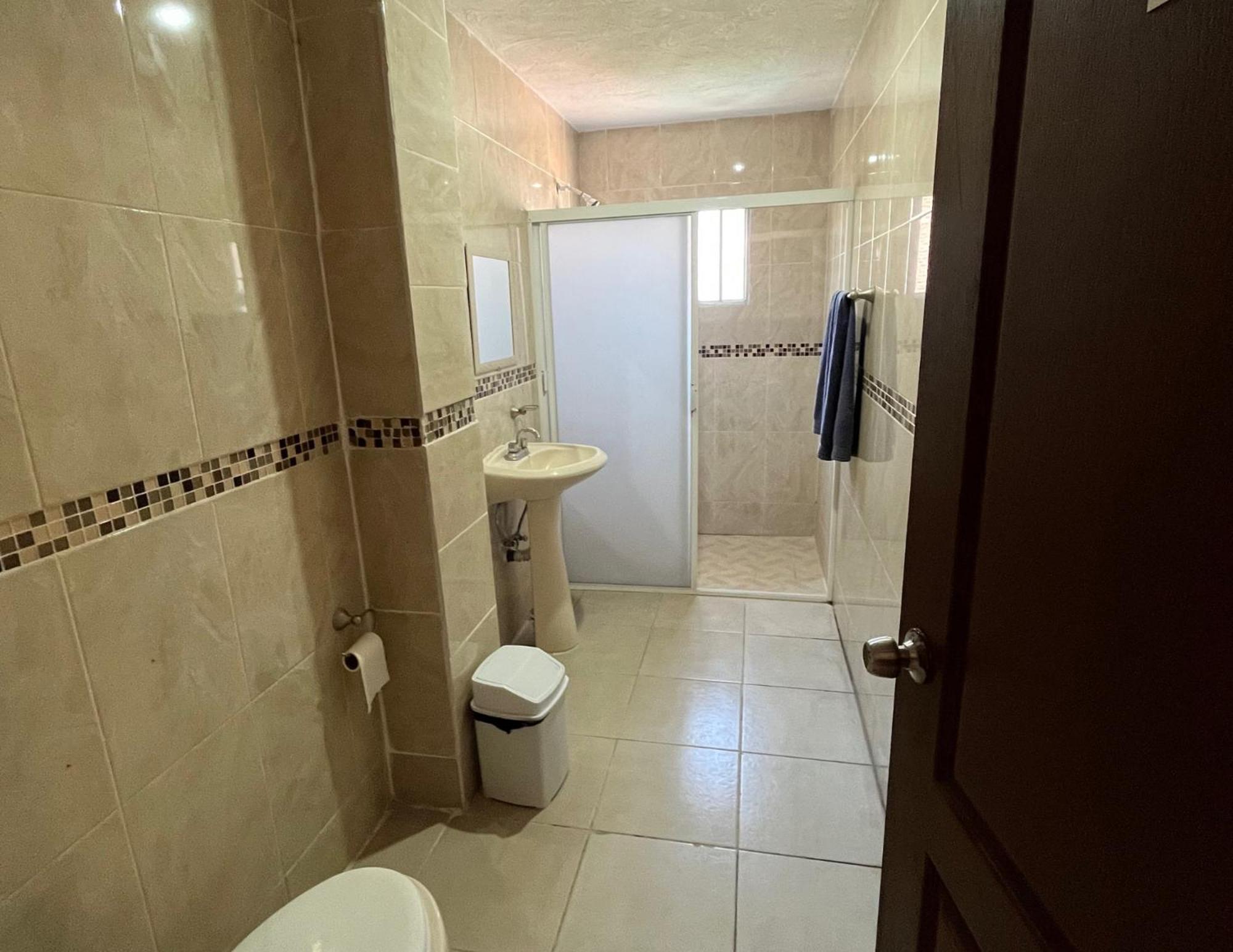 1 Venator House Boutique Aparthotel Леон Екстериор снимка